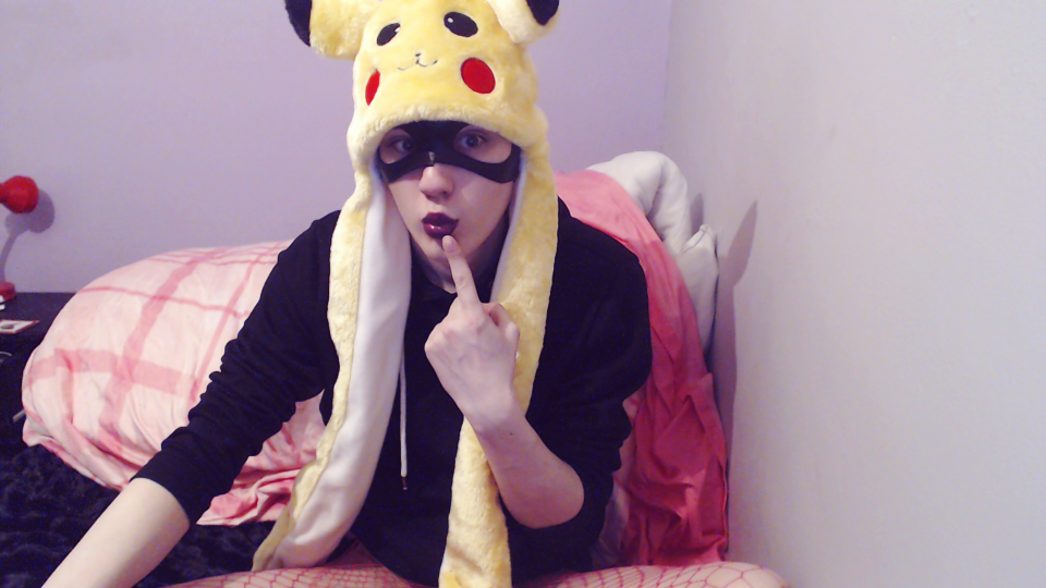 hayleypetharley:  Yo I’m killing time on Chaturbate No tips or tokens, come say