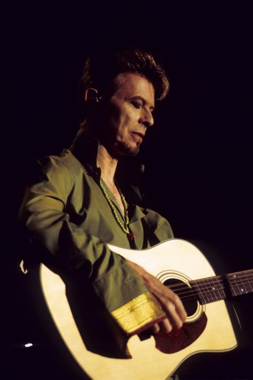 queen-goblin-approximately:  David Bowie - Live in Mexico  23-Oct-97 18 years