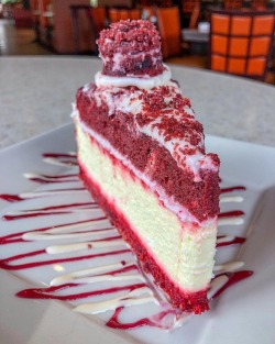 gigglefuck:  everybody-loves-to-eat: red velvet cheesecake (source)  now just STOP these shennanigans RIGHT NOW!~R.