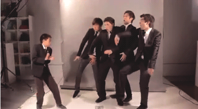 jiyong-shi:  Group of guys doing a cover of Big Bang’s Fantastic Baby. LMAO. :)))