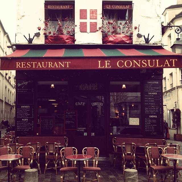 one of the first restaurants you’ll see when approaching the top of the butte of