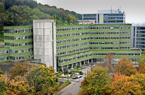 germanpostwarmodern:Landratsamt (late 1960s/early 1970s) in Esslingen, Germany. Architect unknown (F