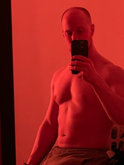thegaymertrainer:I just ate half a pizza 🍕 🥰