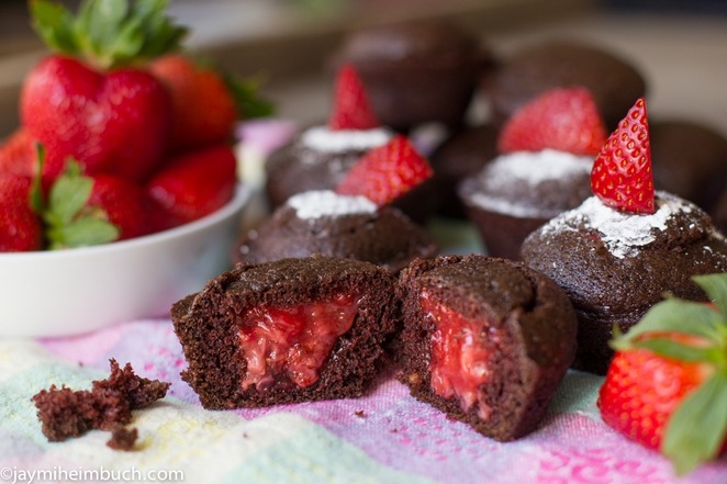 Recipe: Vegan chocolate cupcakes with strawberry filling