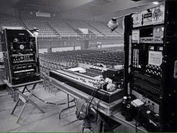 Nov 18, 1975McMorran Place Arena Port Huron MIOpening band: RUSH