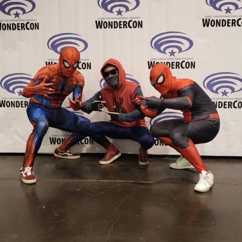 Spider-man squad representing that cosplay love @wondercon ....#spidergang #spidersquad #marvel #com