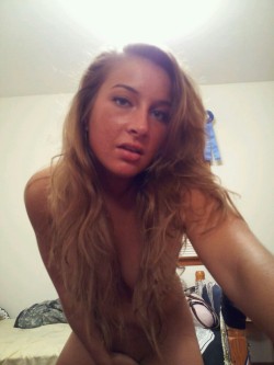 jpangel101:  Hot kik girl exposes her tits,