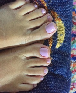 kat92ft:  Toes 😘