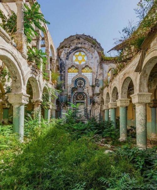 abandonedandurbex:The Great Synagogue of Constanța is a disused former Jewish synagogue in the city 