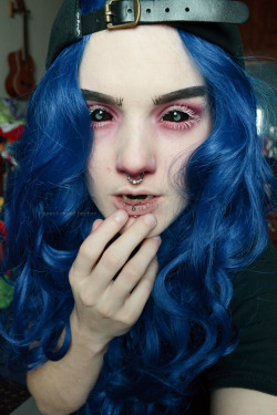 spectredeflector:  More from my Gorillaz makeup look. Sort of my twist on 2D I suppose. I thought the long hair would look kinda cool. This wig (Coupon code is “Asch” for ű off) 