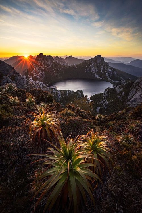 myprettyuniverse:Lake Oberon, Western Arthurs - Tasmania by Chris Wiewiora on 500px