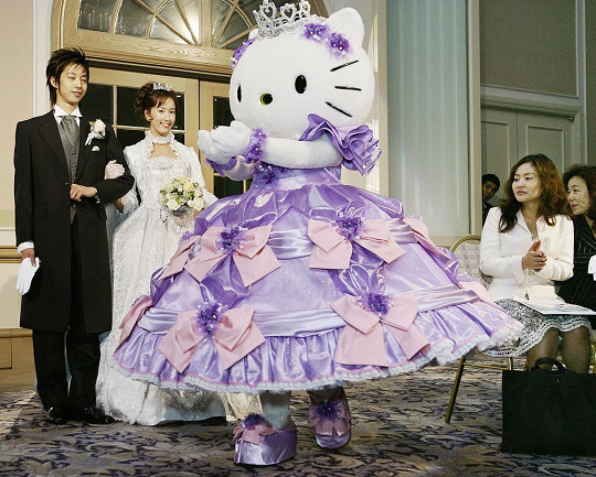 cyberglittter:hello kitty escorts a bride and groom at daiichi hotel tokyo, 2005