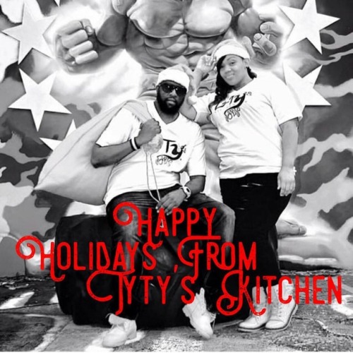 Happy Holiday From Us @tytyskitchen kitchen#happyholidays #familyfirst #godspeed  : @nilly3000 #tyty