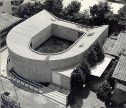 subtilitas:  Toyo Ito - White U house (for the architect’s sister), Tokyo 1976. Via. 
