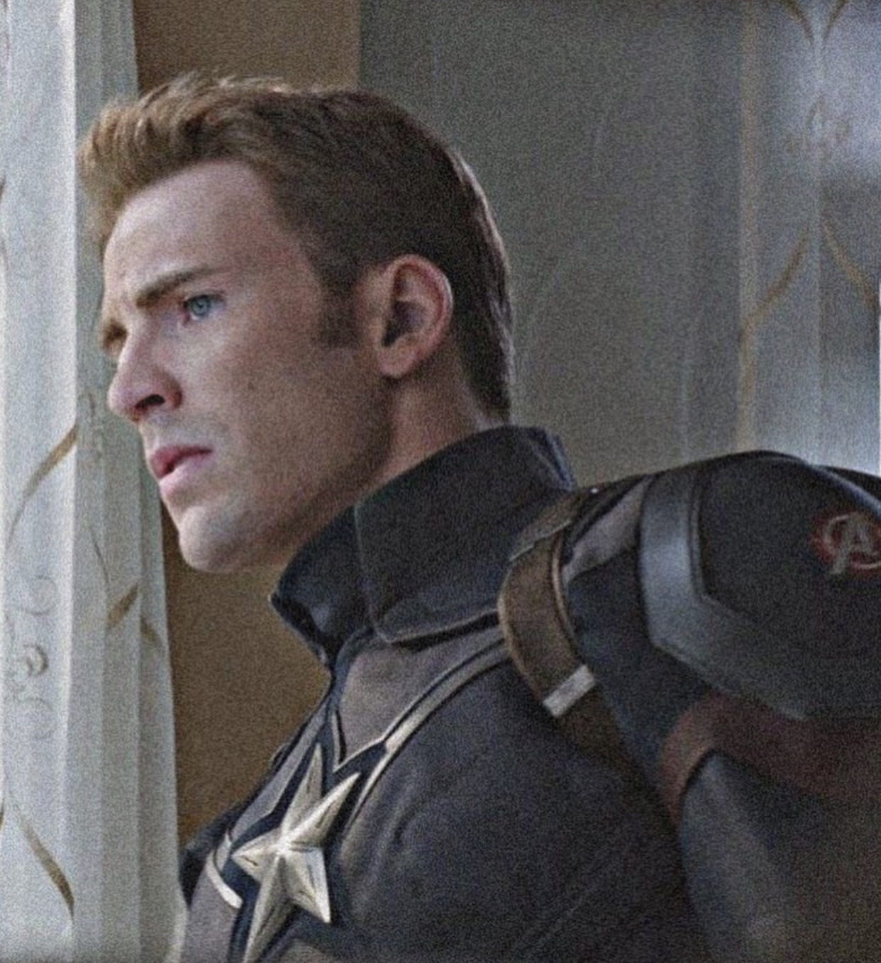 Chris Evans habla sobre la barba del Capitán América Le da un toque  moderno