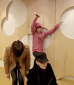 jiyeops-blog:  16/50 gifs on why I question the people I stan.Reasons why you never stand on an office chair when dancing to Nillili Mambo. 