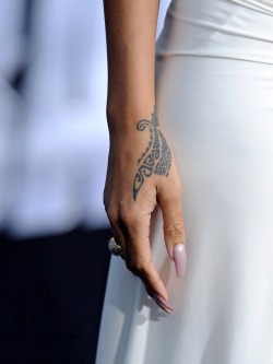 fentymylove:  Tattoo/Nails.   DAMN tha nails,