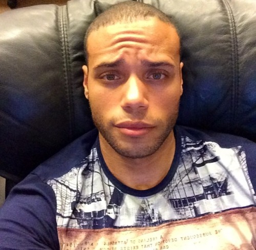 thefighterthedreamer:  Merry Christmas Everyone. May you all have a blessed day next to family and loved ones.