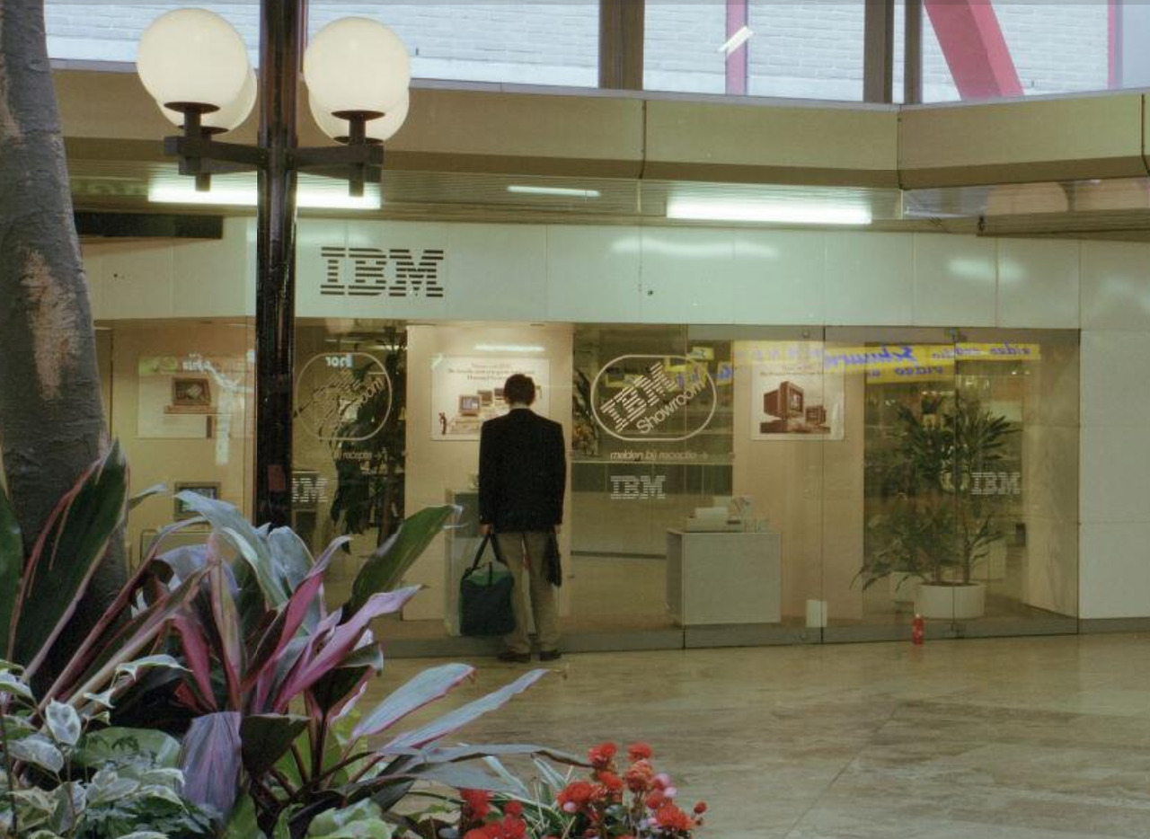 itsnotmetalking:IBM showroom/information center at Hoog Catharijne, Utrecht 1987.