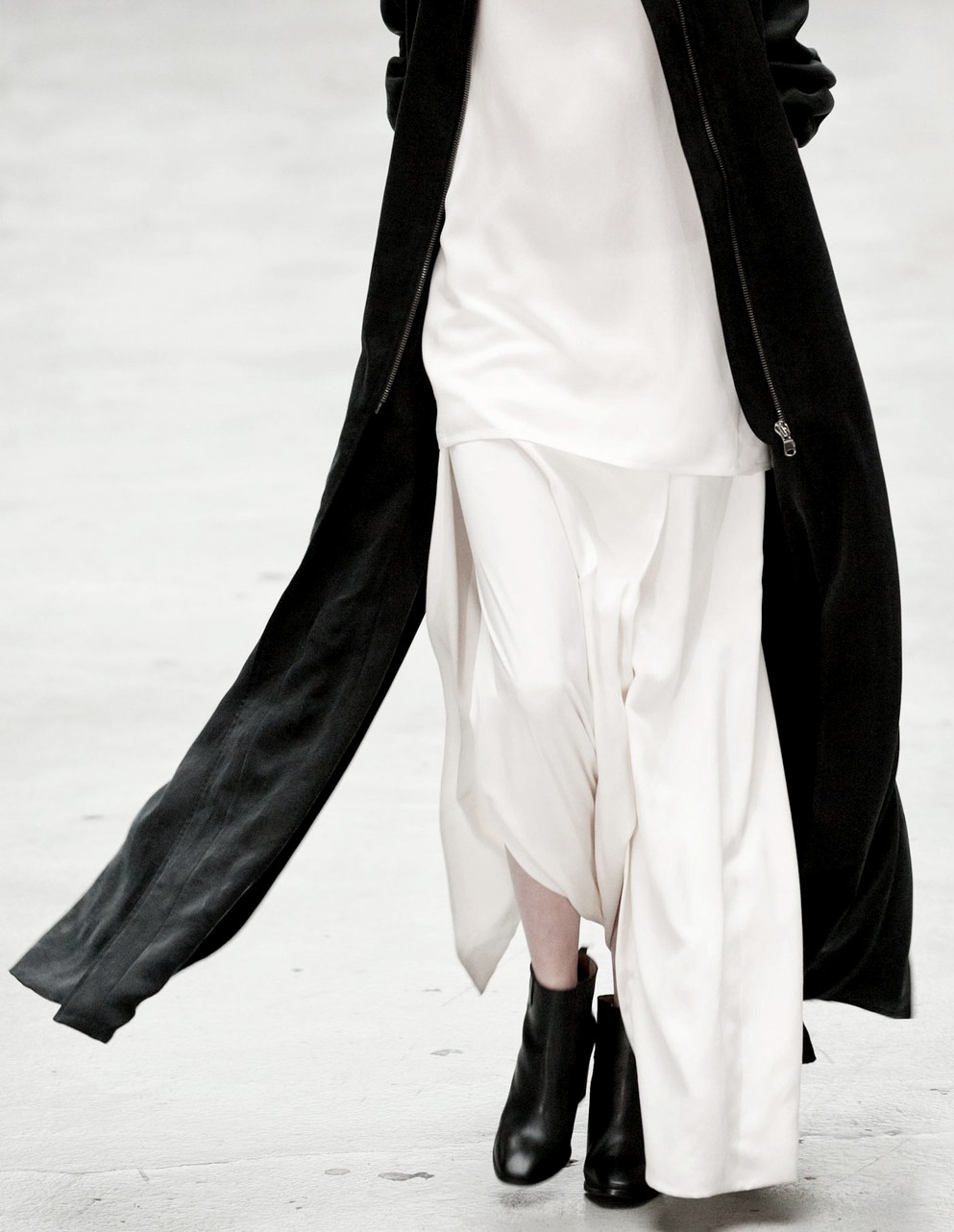 blk-yeezus:  noirettediary:  Fashion + Beauty | NoiretteDiary    black ✖ stylish