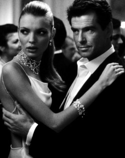 laviearose:  Esther Canadas and Pierce Brosnan