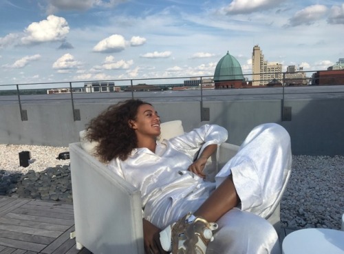 Porn akuicnhialic:solange is really it™ photos