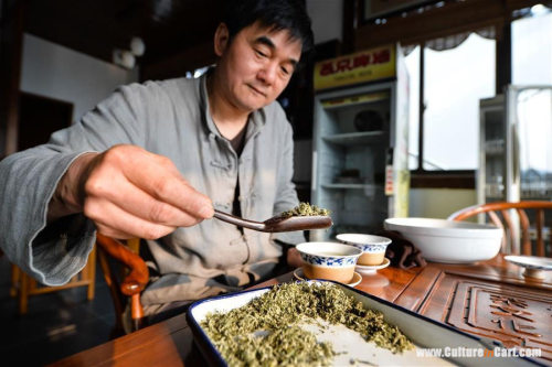 Ancient Making Technique Of Chinese Tea BiluochunYan Jielong dries baked Biluochun tea in Dongshan t