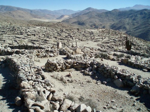 Paisaje desértico andino, ruinas de Quilmes Sitio arqueológico, Tucumán, Argentina, 2007.I was unabl