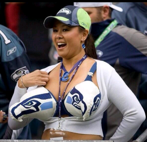 phattygirls:SEAHAWKS FAN!Ok, well now I can’t stop laughing.