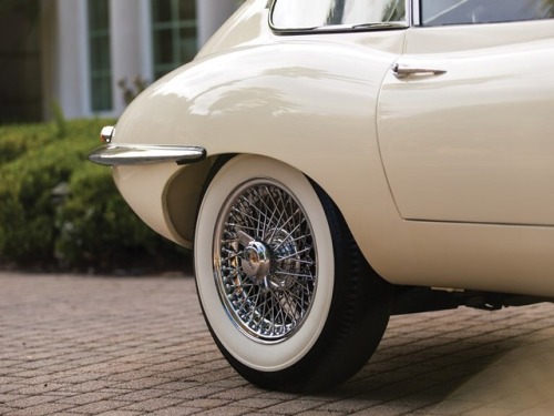 stefialte: 1961 Jaguar E-Type Series 1 3.8-Litre Fixed Head Coupe Minunatie pe 4 roti :)