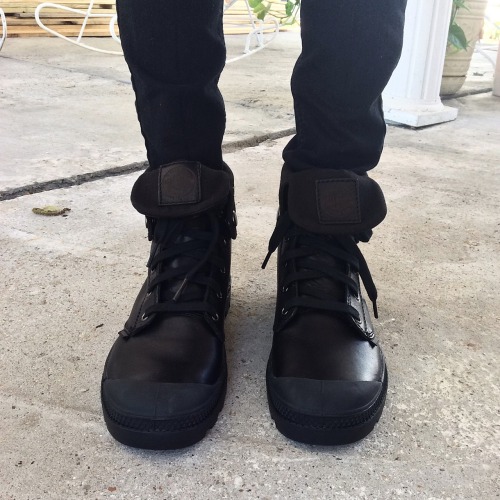 edkinko:  “Baggy Leather” Palladium boots. 