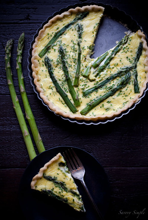 yummyinmytumbly:  Asparagus, Goat Cheese and Chive Quiche