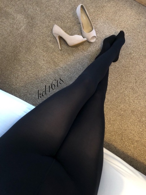 kcl1618: Gorgeous Wolford tights