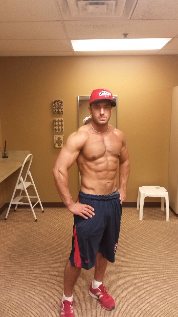 straightalphamen:  23yo Straight hottie 