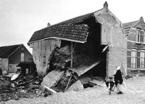 Photographs of the 1953 North Sea floodall taken in the Netherlands, february 1953
• Dikebreach near Papendrecht (X)
• People feeing their flooded villages (X)
• Soldiers rowing survivors to land, Zeeland (X)
• Farmer leading a cow through the...