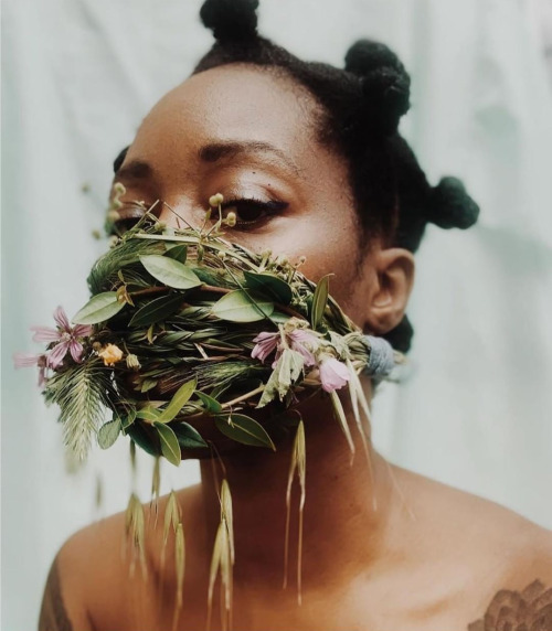 afrofeministe:Self portrait / Ingrid Emaga