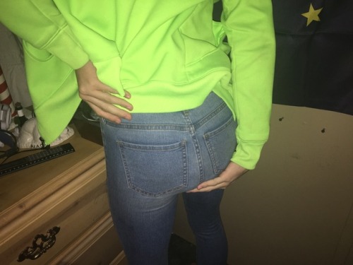 Breaking in some brand new size 0 skinny jeans! -Jenna (formerly Trystan)