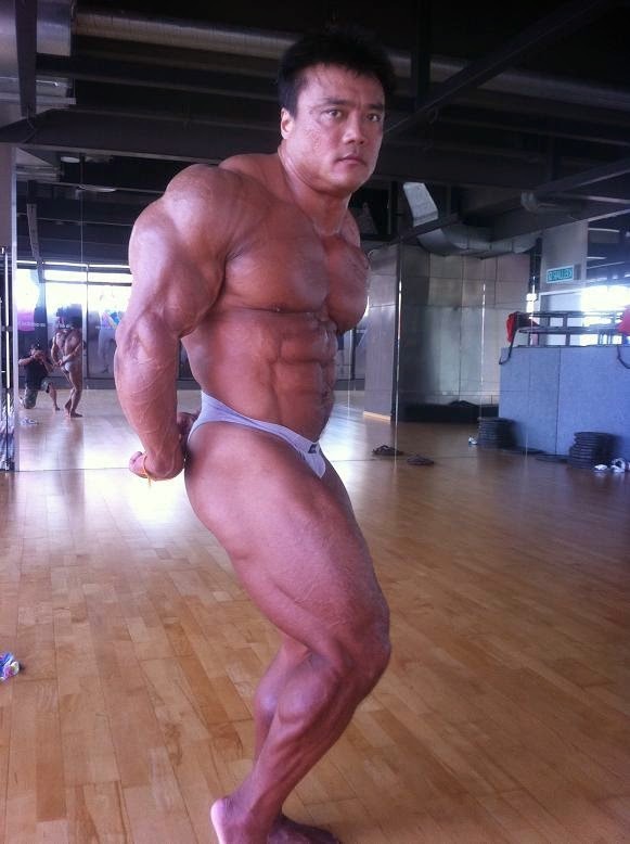 justmuscle77:  Wong Hong. Ain’t nothing Wong with this hot Asian man!