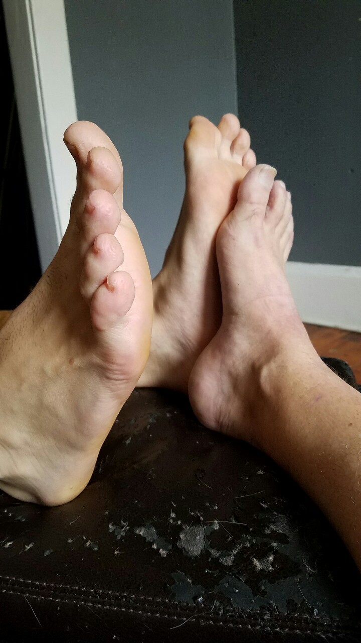 westcoastgod:  Training a sub @sfslave . And comparing my size 13s to inferior sub