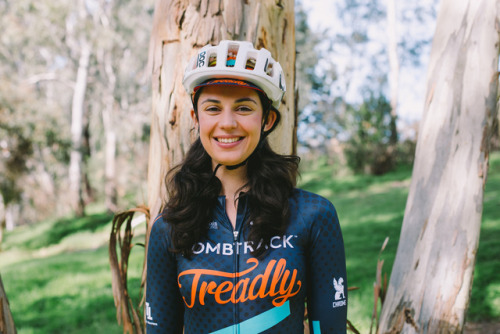 girlonabike: We had a cute lil team photo shoot when our new kit arrived, and I took a few snaps in 