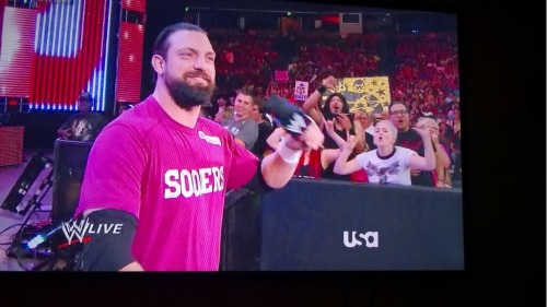 rheadeniserose: lvii: A few shots of me on raw That was you!! I was dying at home reading your sign!