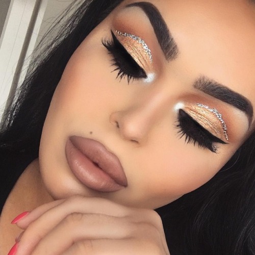 pinkliqour: daniablub:lux/makeup x ✨