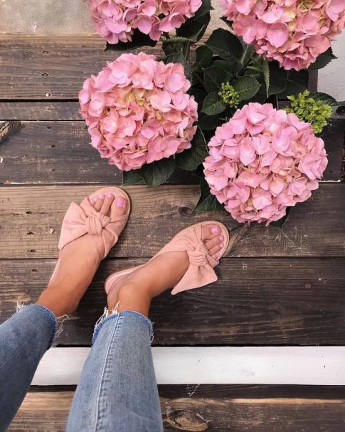 Pretty feet and flowers.