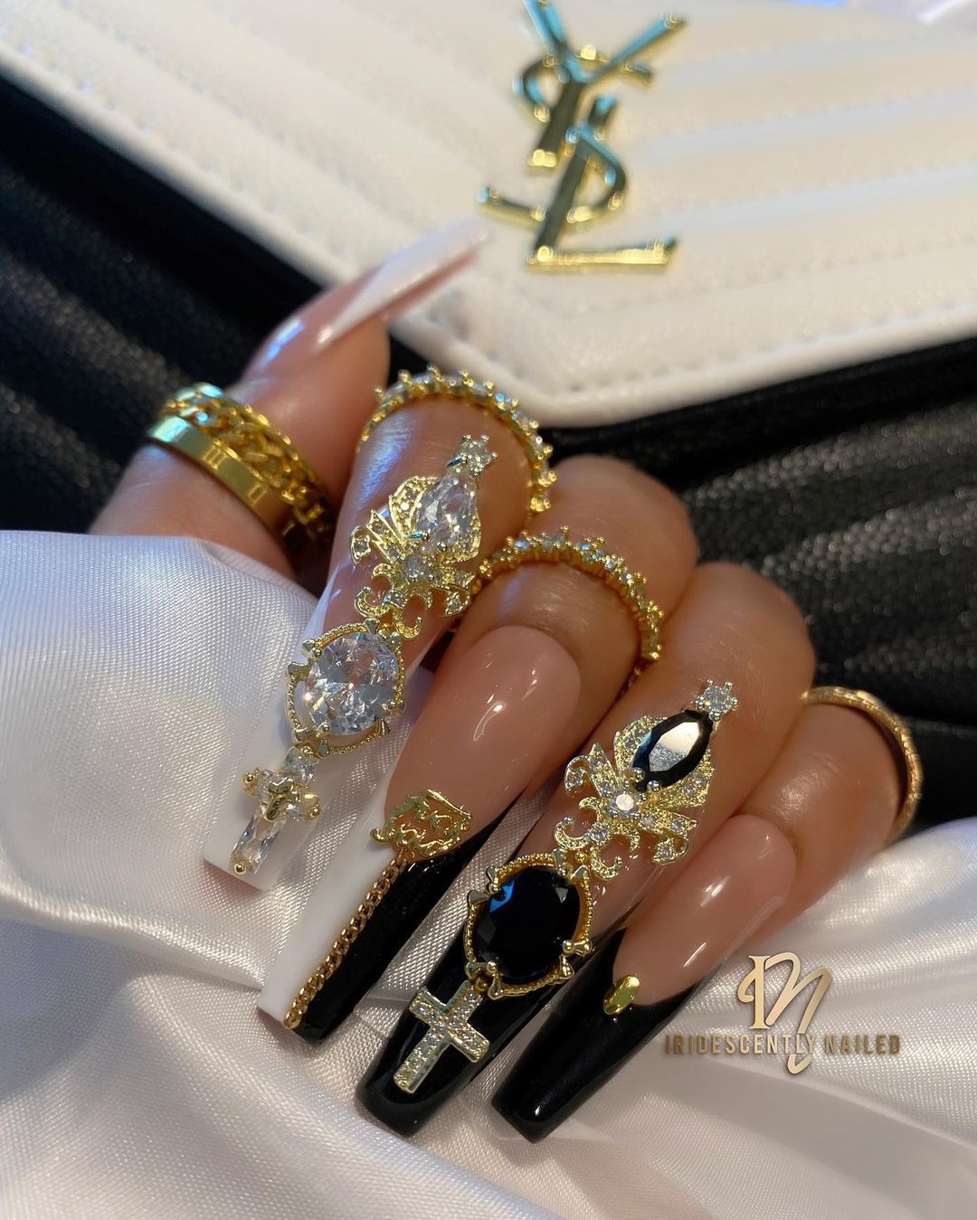 100 Luxurious Gold Nail Art Designs For A Bold & Beautiful Manicure