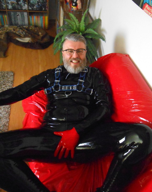 janbo73: Rubbered Up © janbo73.tumblr.comfor XXX vids please visit my Xtube: www.xtub