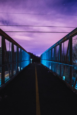 avenuesofinspiration:  Night Wandering |