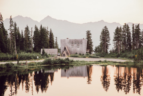 theghostgirls:Golden hour on Mt. Baker 