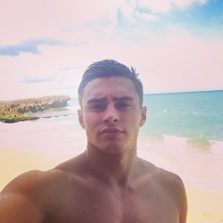 sexy-lads:  Selfie of Roman Shlyakis on beach