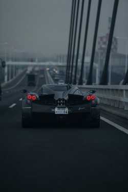 seanklingelhoefer:  Photography by Sean Klingelhoefer   Paganis are my favorite Italian super cars though I prefer zondas