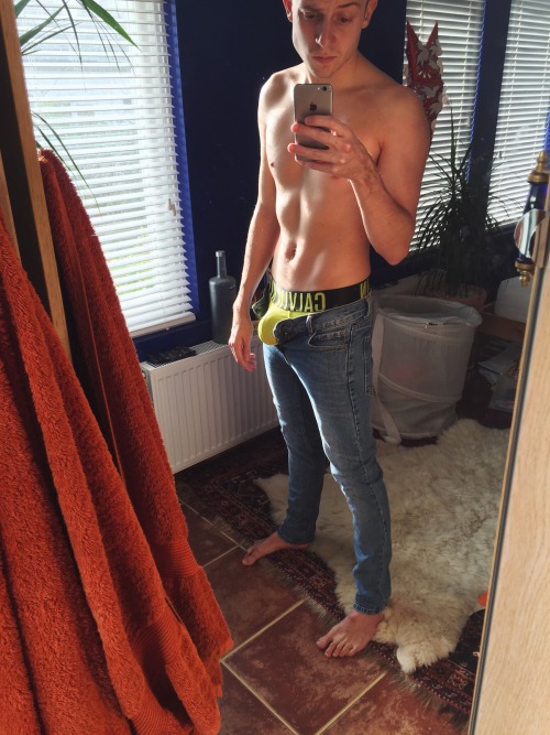maxandthespidersfrommars:  If I wore pants would I wear them like this? Or like this?
